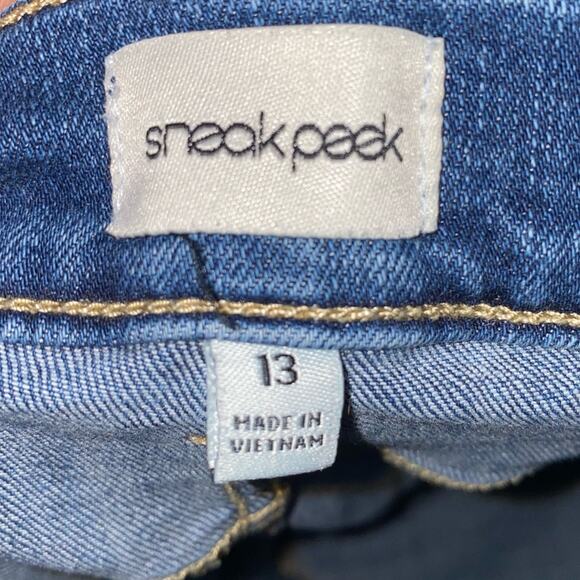 Sneak Peek Mid Rise Distressed Raw Hem Dark Rinse Cropped Jeans size 13 - Picture 6 of 8